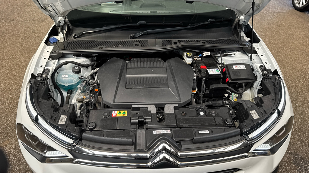 Citroen e-C4 100Kw Shine Plus 50Kwh Red #16