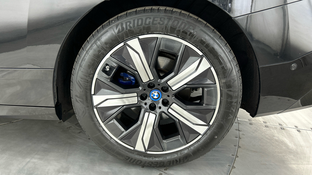 BMW iX Ix Xdrive40 M Sport White #26
