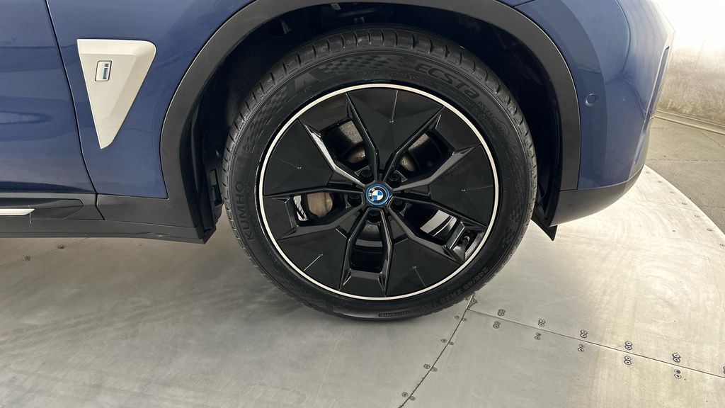 BMW iX3 80Kwh Premier Edition Black #26
