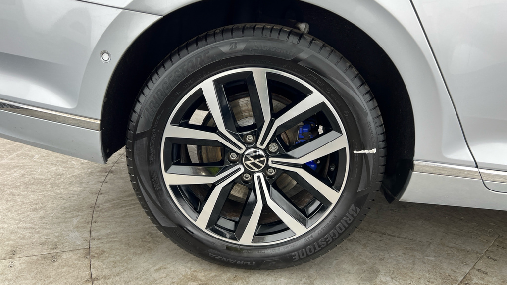 Volkswagen Passat R-line Grey #26