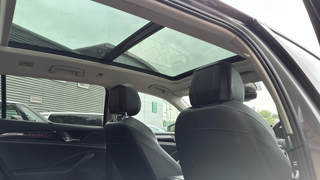 Volkswagen Passat R-line Dsg White #23