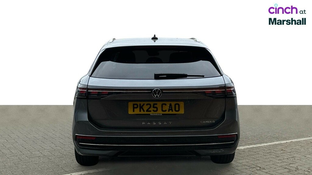 Volkswagen Passat R-line Dsg White #4