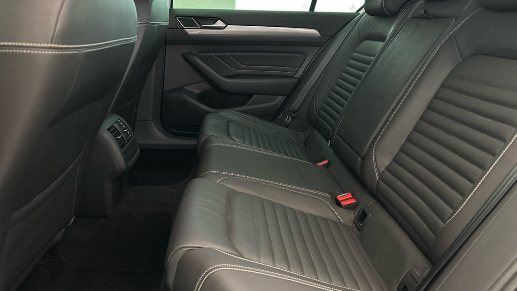 Volkswagen Passat Gte Grey #22
