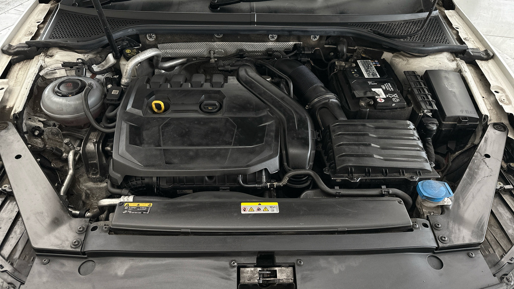 Volkswagen Passat Gte Grey #24