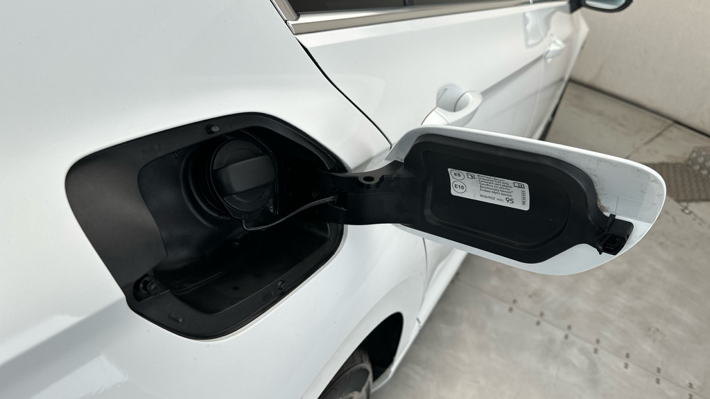 Volkswagen Passat Gte Grey #29
