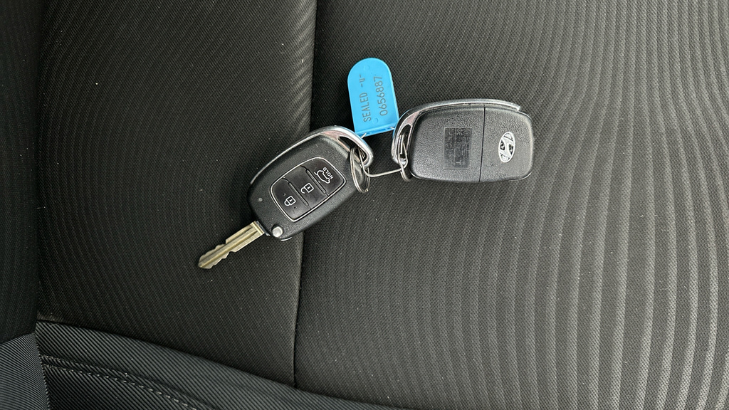 Hyundai I10 Play Blue #25