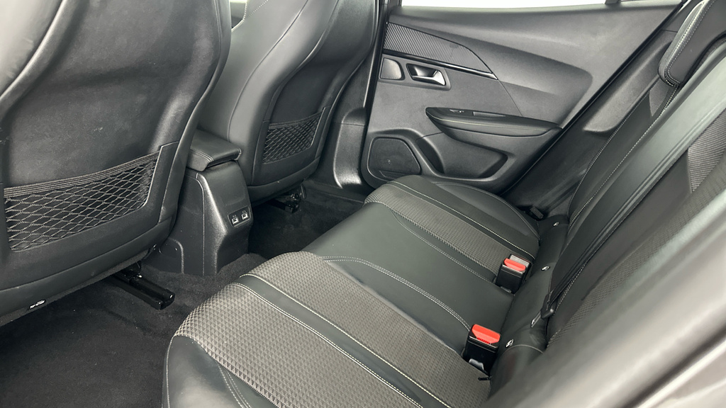 Peugeot 2008 1.2 Puretech Active Grey #23