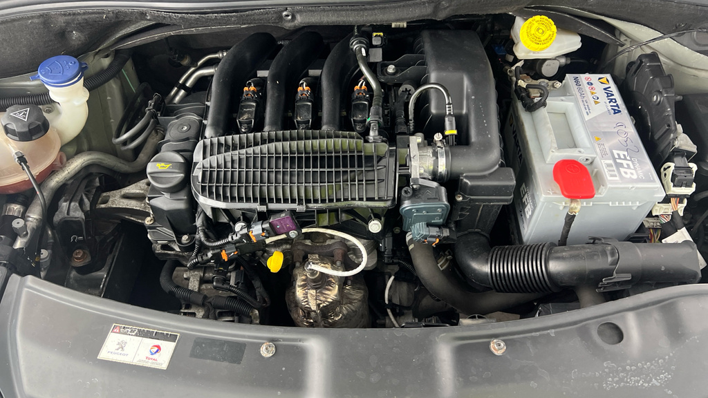Peugeot 208 Active Black #20