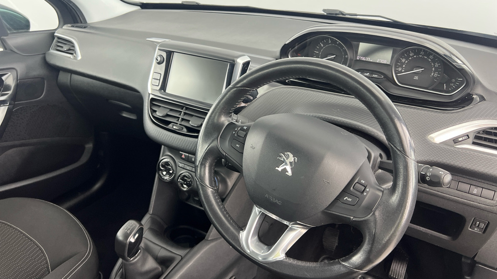 Peugeot 208 Active Black #9