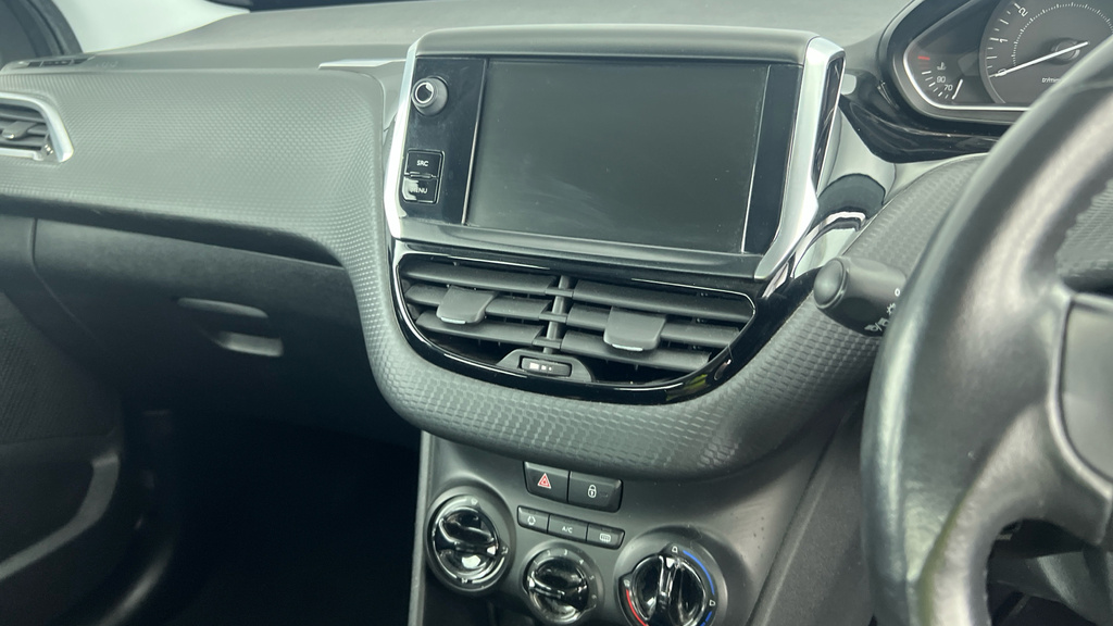 Peugeot 208 Active Black #16
