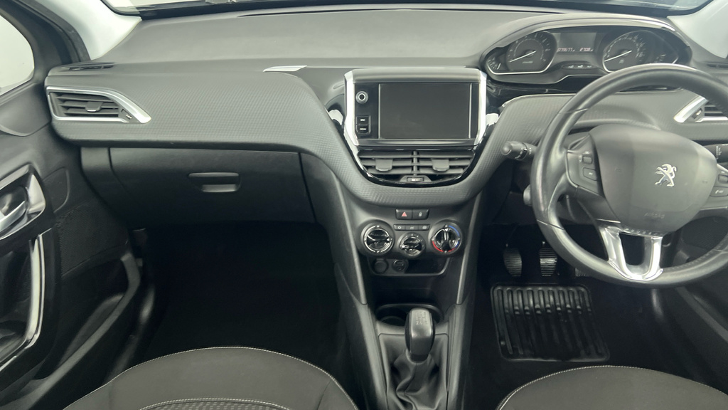 Peugeot 208 Active Black #11