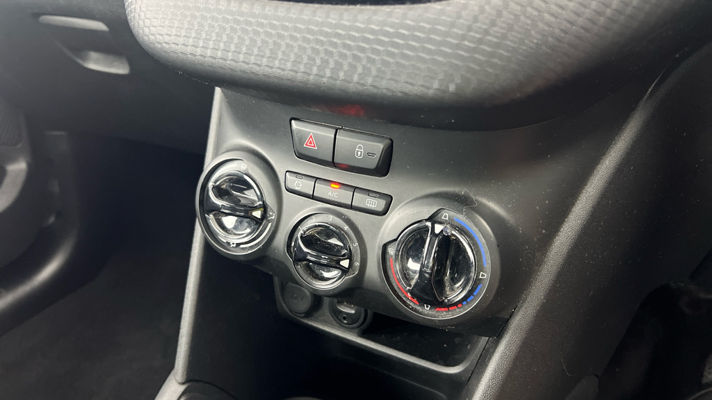 Peugeot 208 Active Black #14