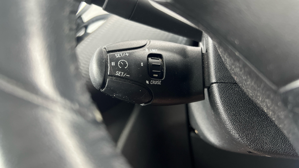 Peugeot 208 Active Black #12