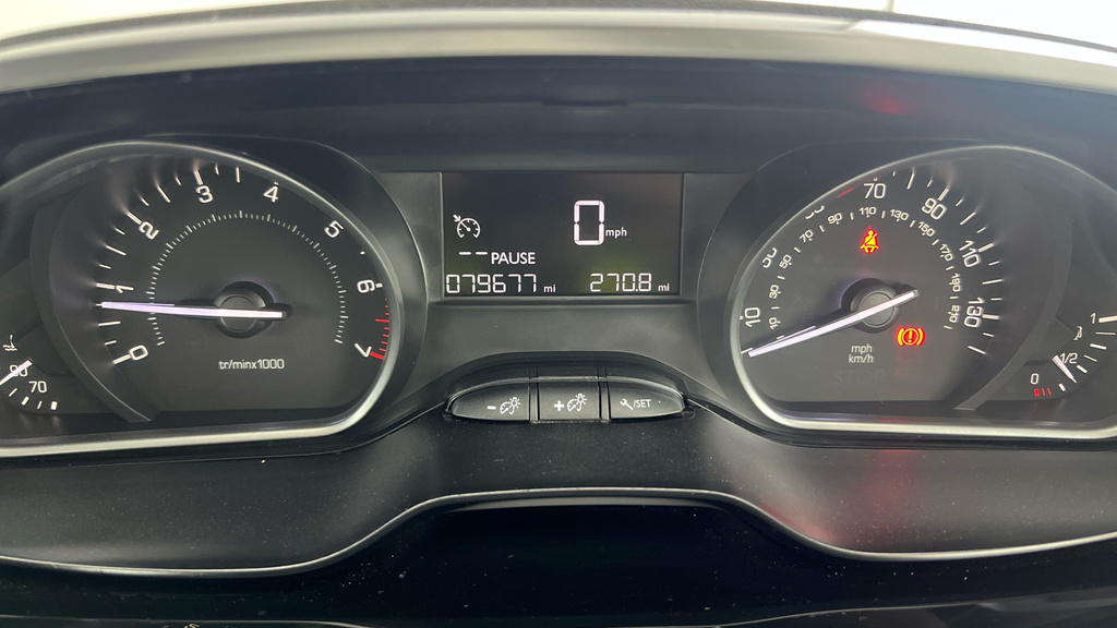 Peugeot 208 Active Black #17