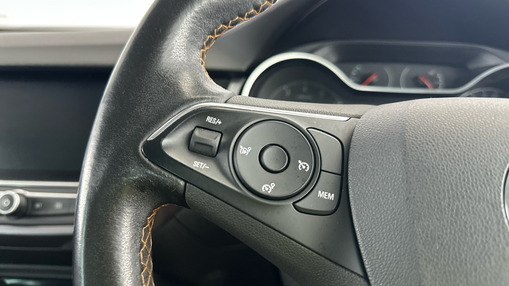 Vauxhall Crossland X Elite White #14