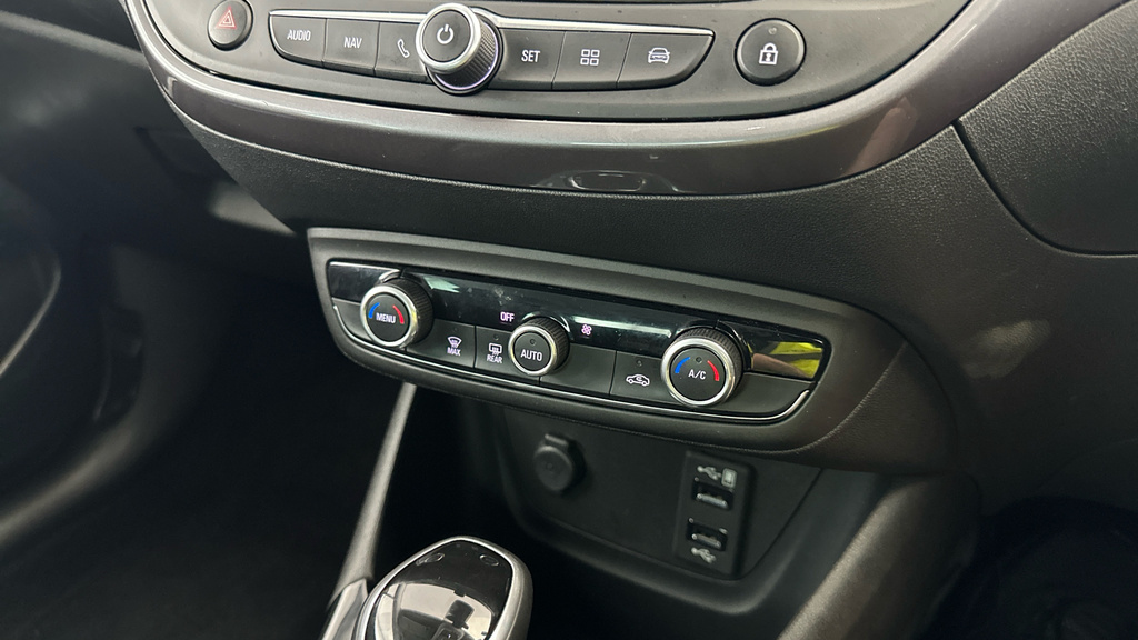Vauxhall Crossland X Elite White #16