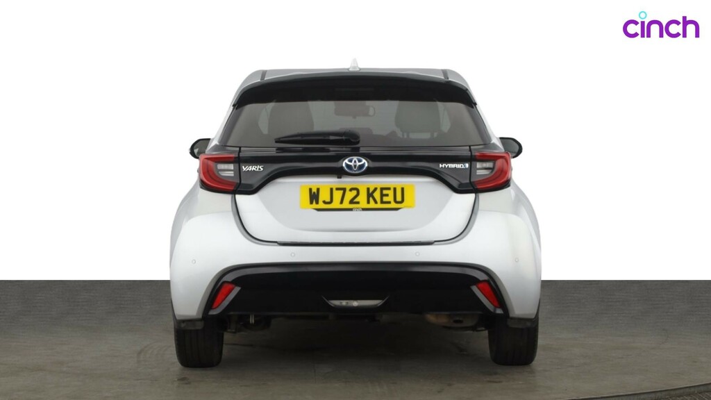 Toyota Yaris Dynamic Black #4