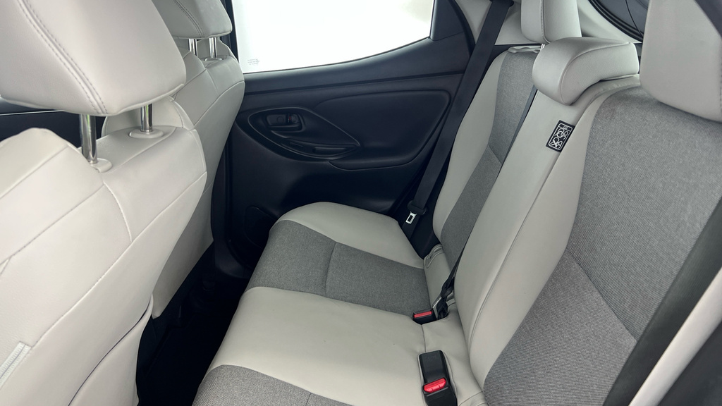 Toyota Yaris Dynamic Black #19