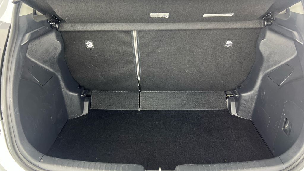 Toyota Yaris Dynamic Black #20