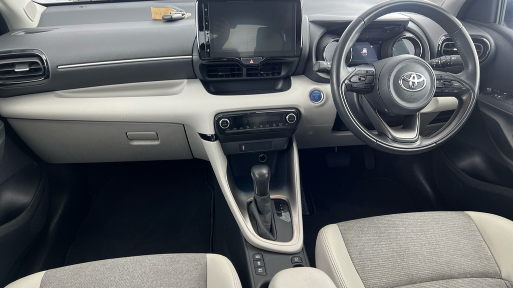 Toyota Yaris Dynamic Black #11
