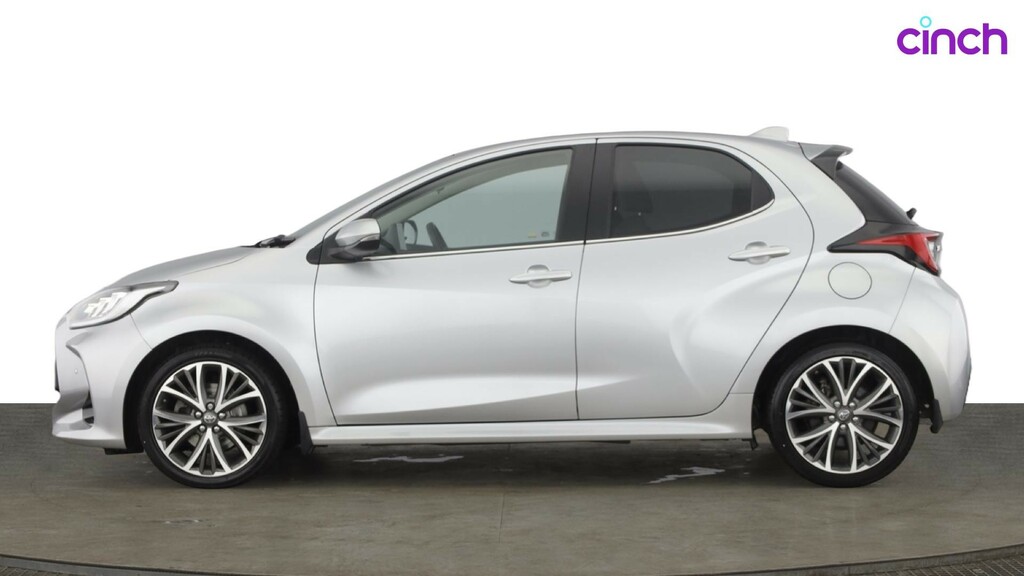 Toyota Yaris Dynamic Black #6