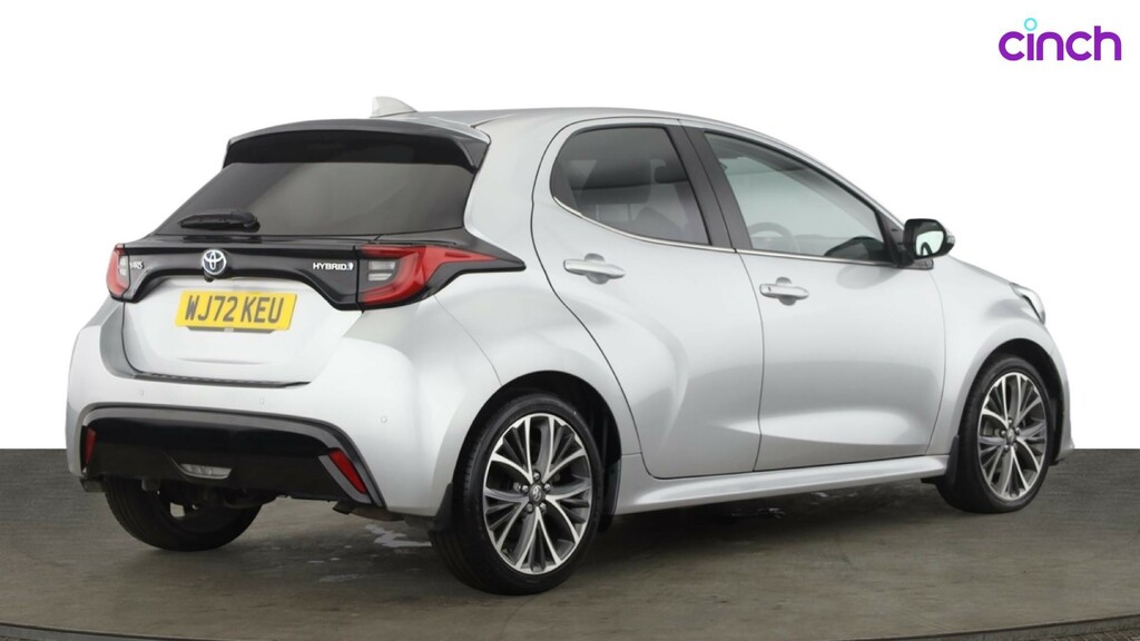 Toyota Yaris Dynamic Black #3