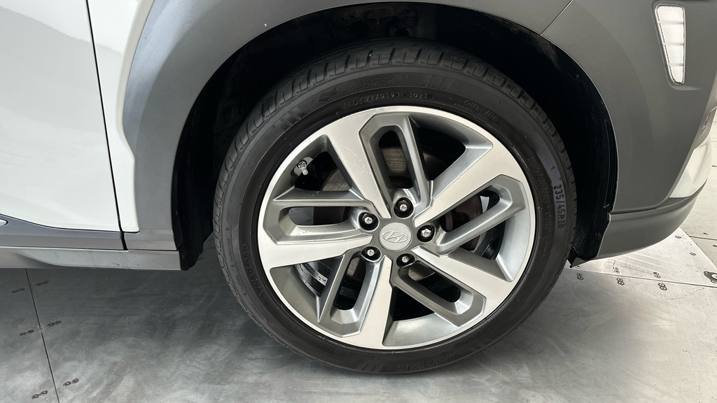 Hyundai Kona Hatchback Silver #29