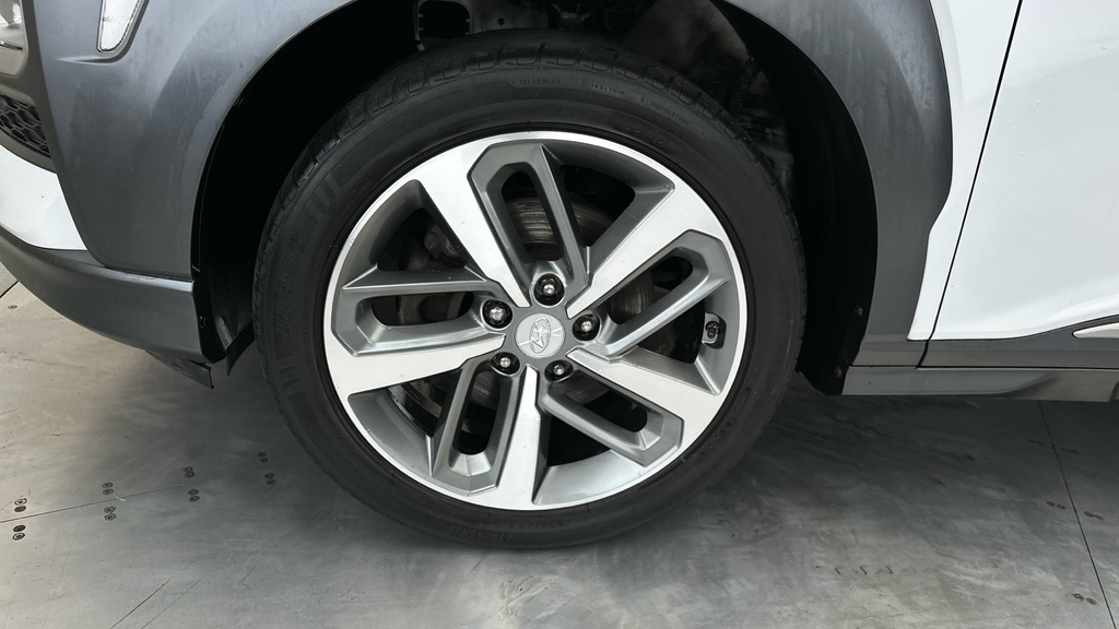Hyundai Kona Hatchback Silver #26