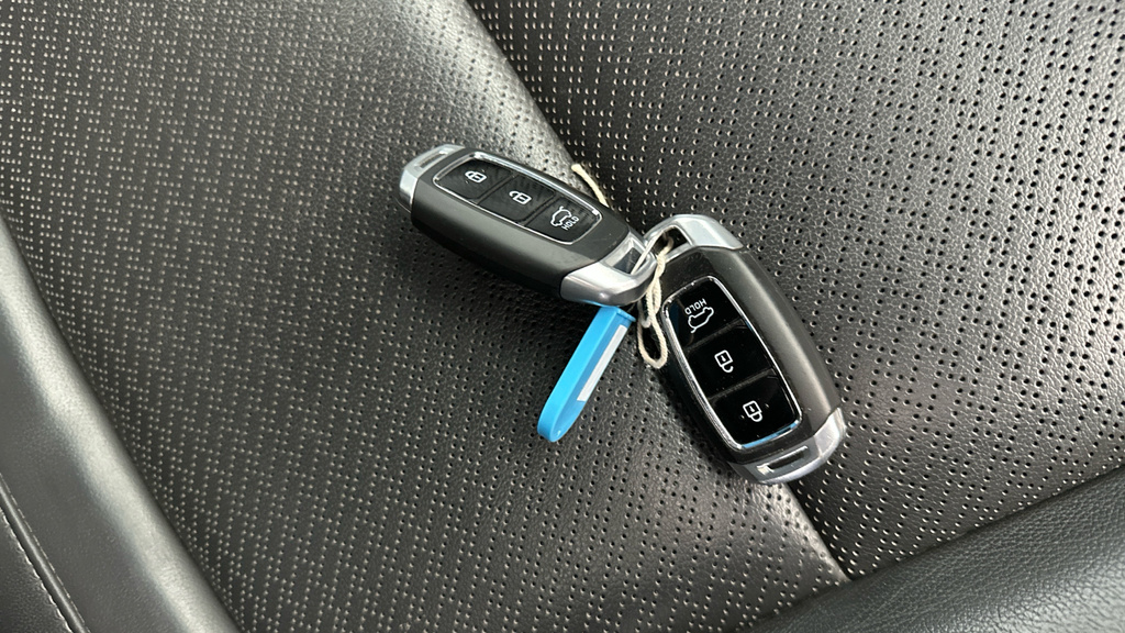 Hyundai Kona Hatchback Silver #31