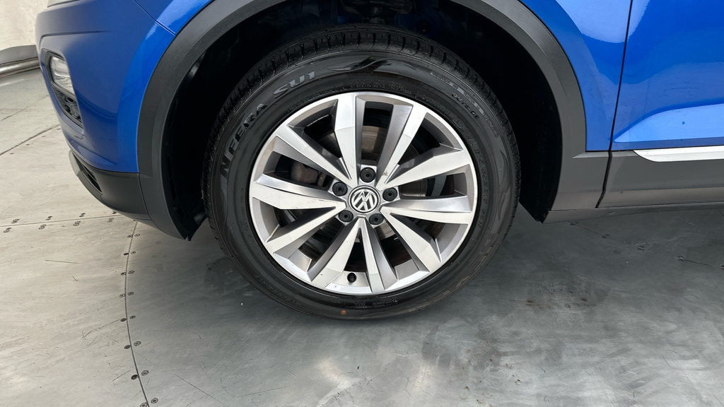 Volkswagen T-Roc Hatchback Red #22