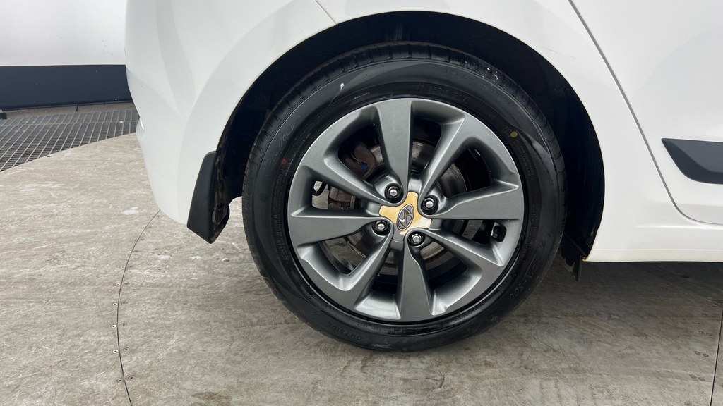 Hyundai I20 Se White #25
