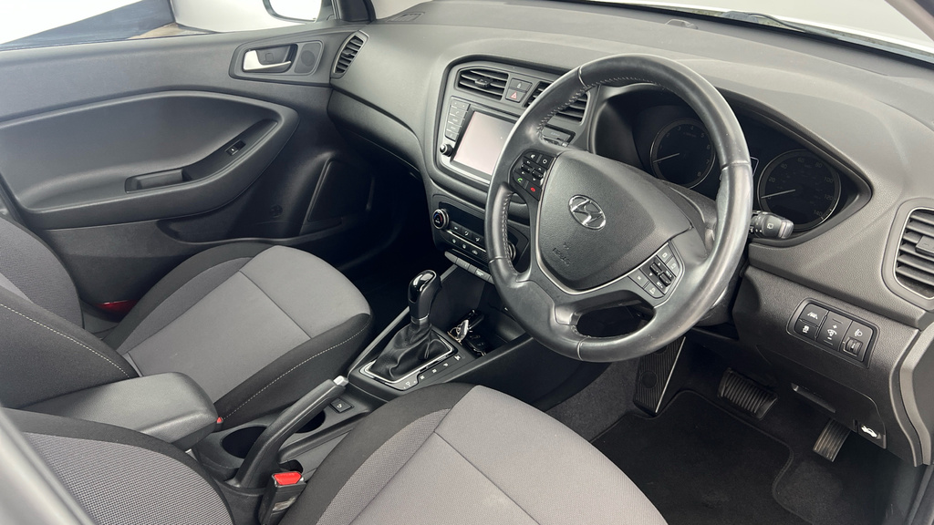 Hyundai I20 Se White #9