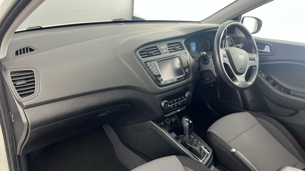 Hyundai I20 Se White #10