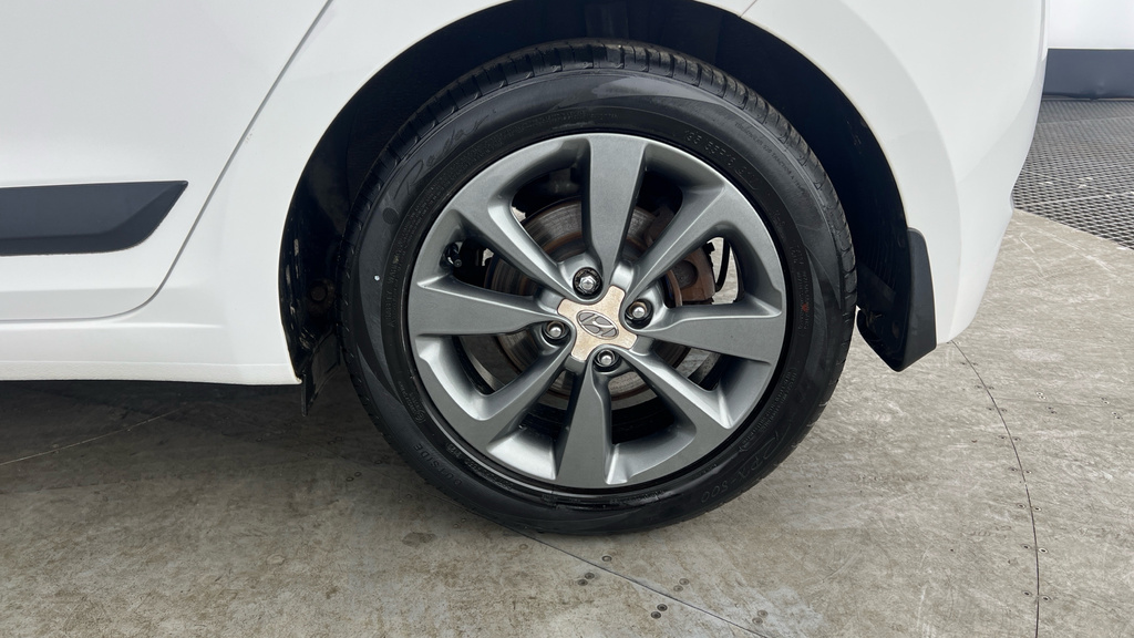 Hyundai I20 Se White #24
