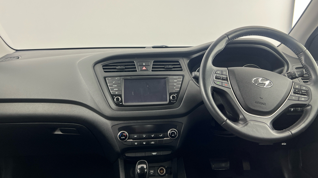 Hyundai I20 Se White #12
