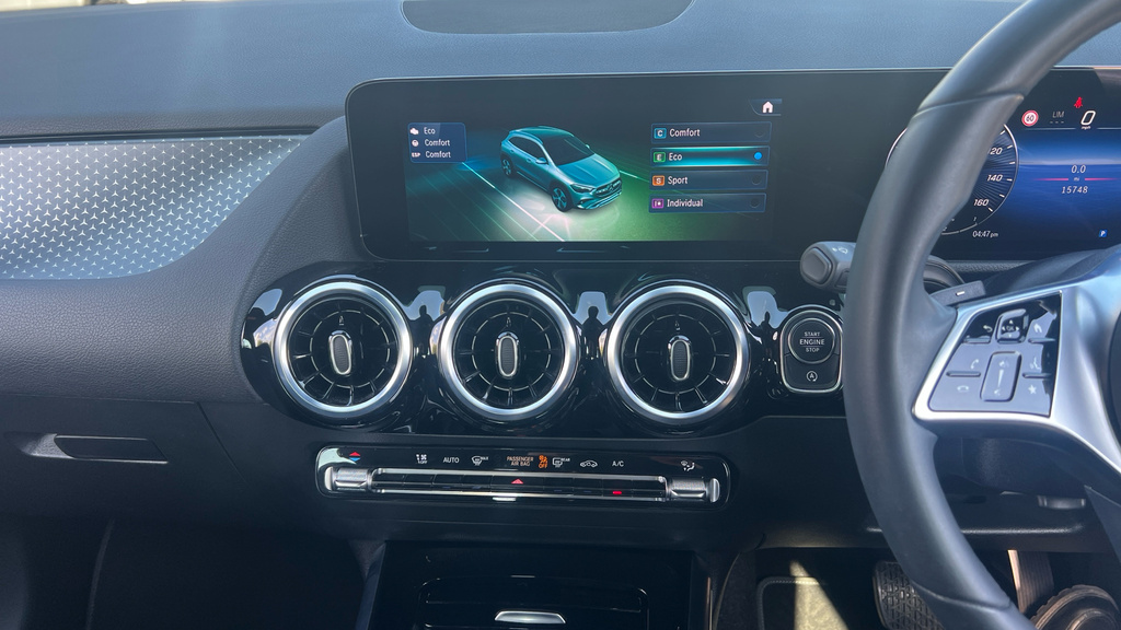 Mercedes-Benz GLA Class Gla 200 Amg Line Executive Blue #37