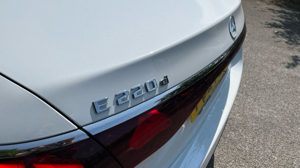 Mercedes-Benz E Class E220d Exclusive Edition 9G-tronic Silver #31