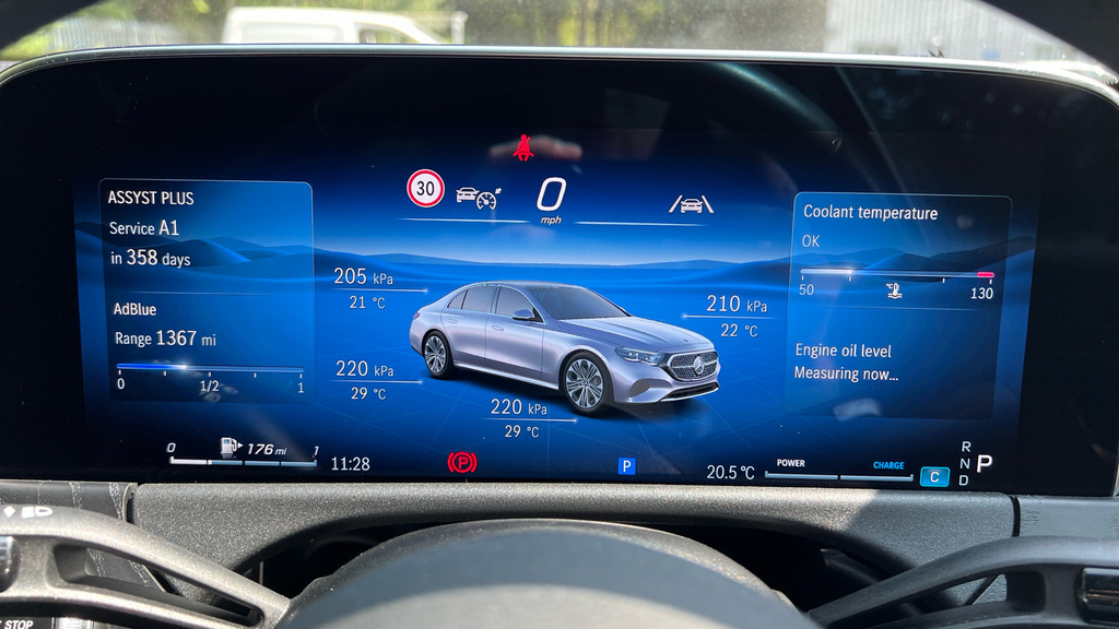 Mercedes-Benz E Class E220d Exclusive Edition 9G-tronic Silver #32