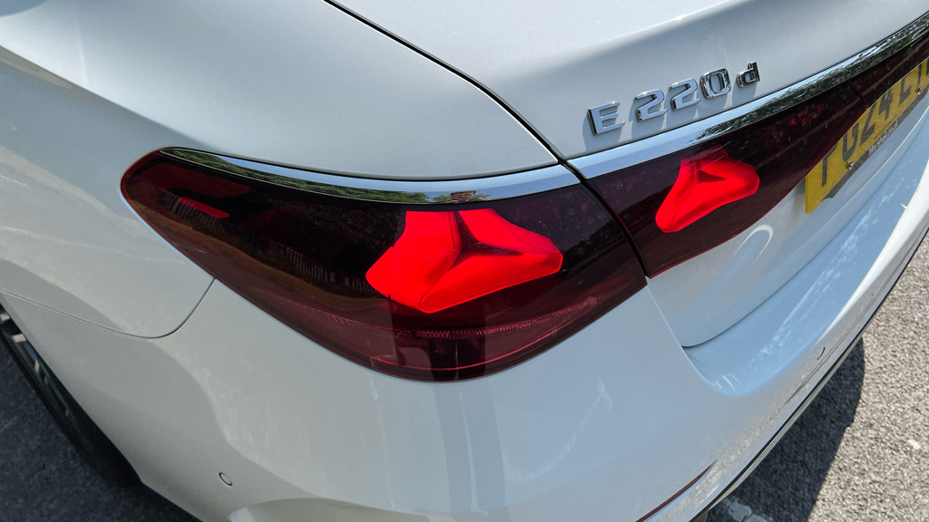 Mercedes-Benz E Class E220d Exclusive Edition 9G-tronic Silver #30