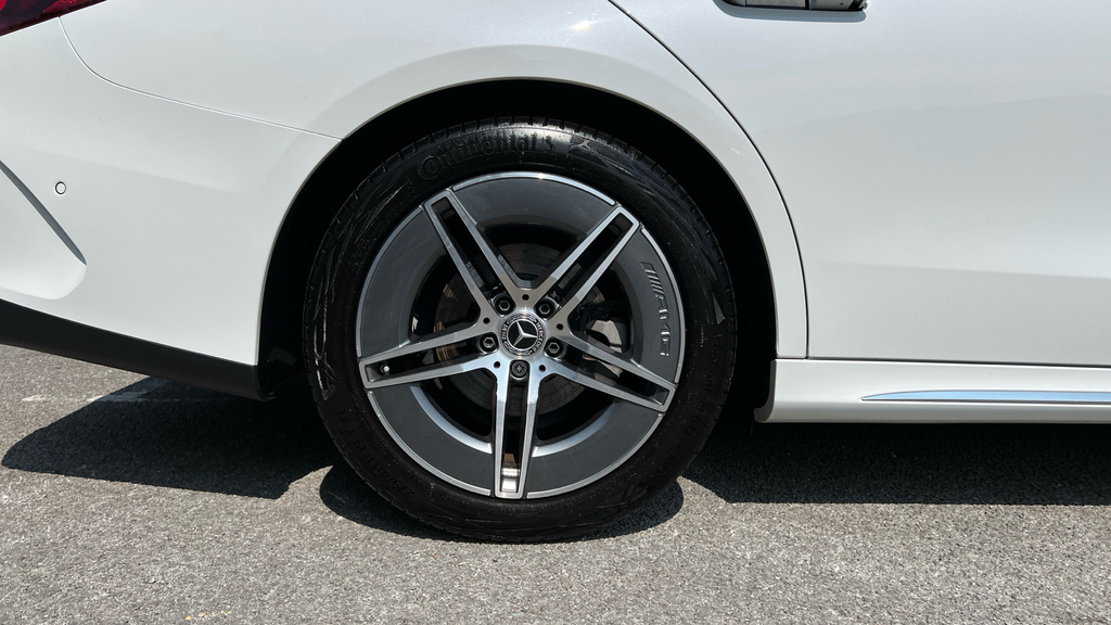 Mercedes-Benz E Class E220d Exclusive Edition 9G-tronic Silver #24