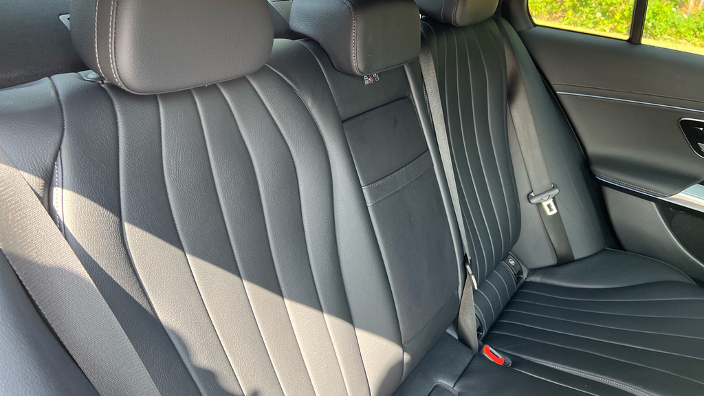 Mercedes-Benz E Class E220d Exclusive Edition 9G-tronic Silver #27