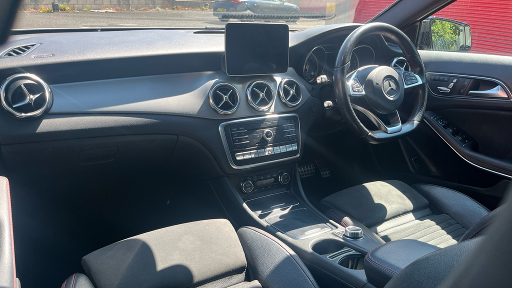 Mercedes-Benz GLA Class Gla 220 D Black #10