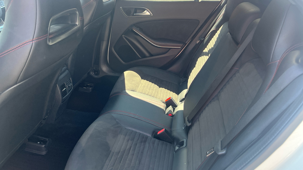 Mercedes-Benz GLA Class Gla 220 D Black #14