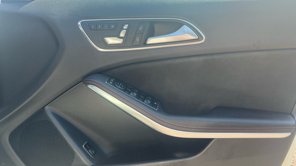 Mercedes-Benz GLA Class Gla 220 D Black #32