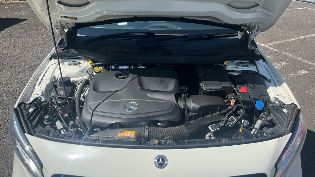 Mercedes-Benz GLA Class Gla 220 D Black #16