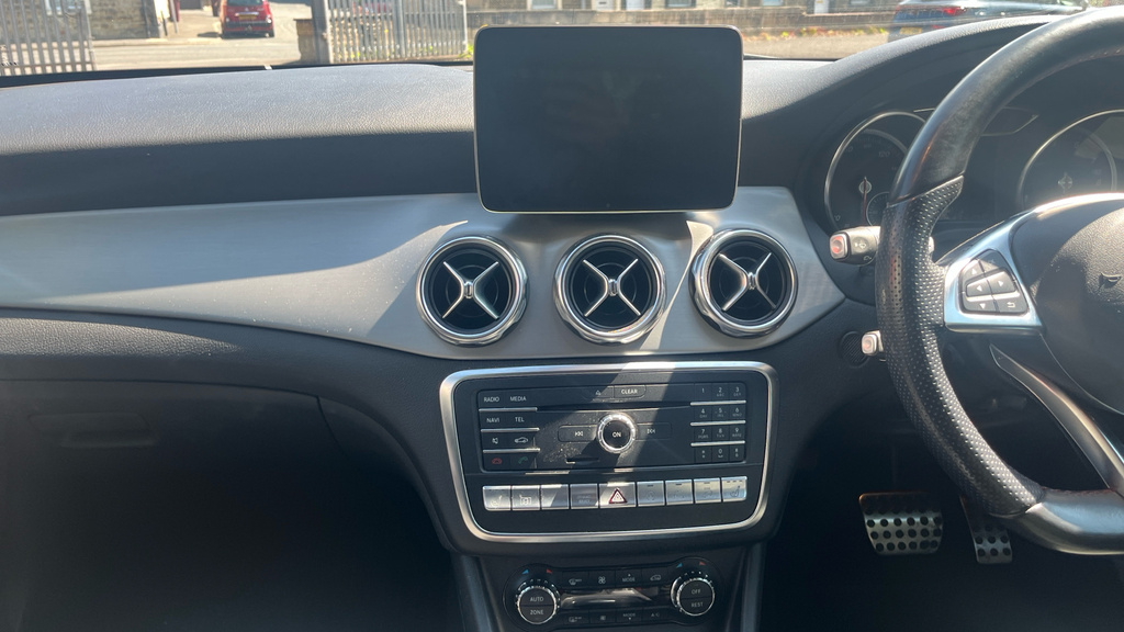Mercedes-Benz GLA Class Gla 220 D Black #12