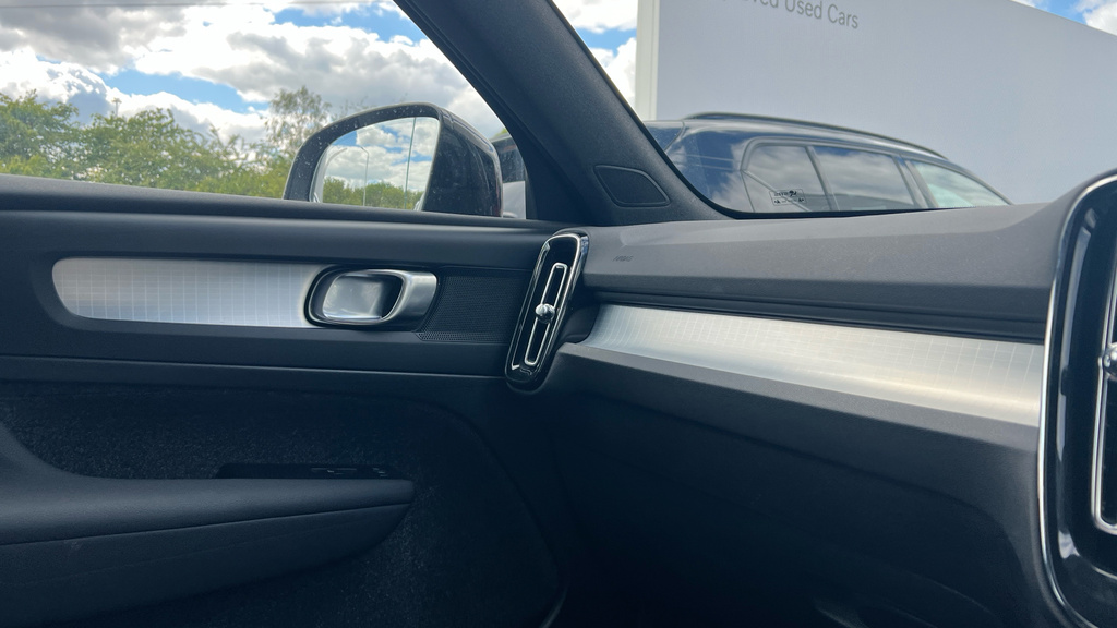 Volvo XC40 2.0 B3p Plus Black Edition Black #60