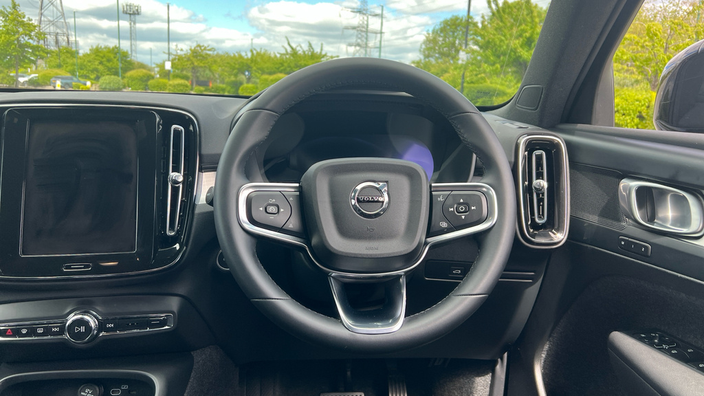 Volvo XC40 2.0 B3p Plus Black Edition Black #24