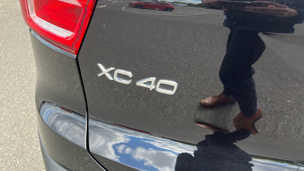 Volvo XC40 2.0 B3p Plus Black Edition Black #44