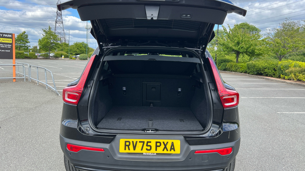 Volvo XC40 2.0 B3p Plus Black Edition Black #15